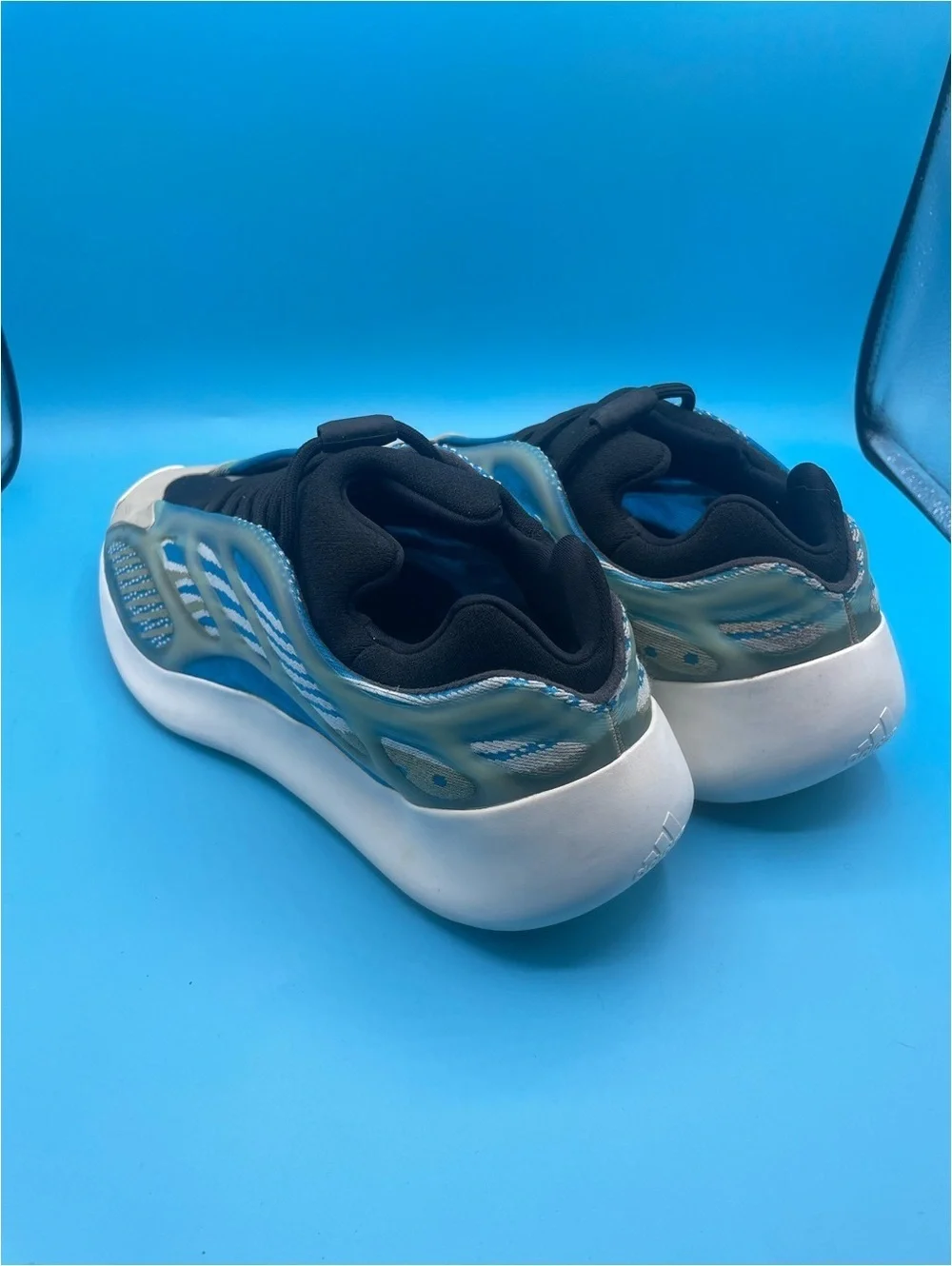adidas Yeezy 700 V3 Arzareth